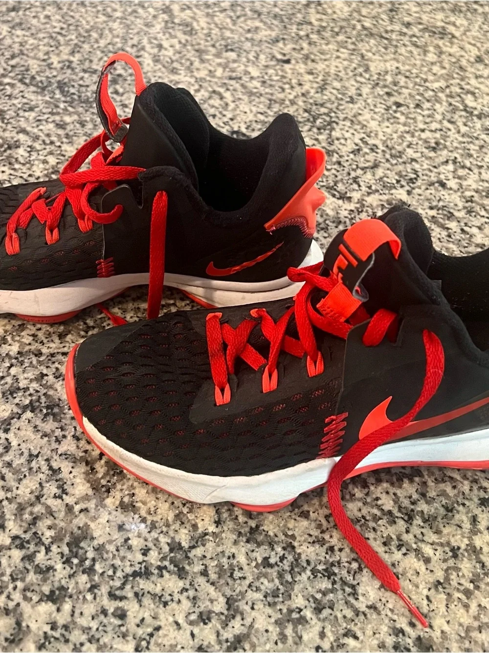 Nike Men's Black and Red Athletic Sneakers